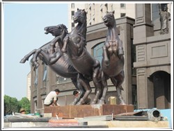 小區門口阿波羅戰車雕塑